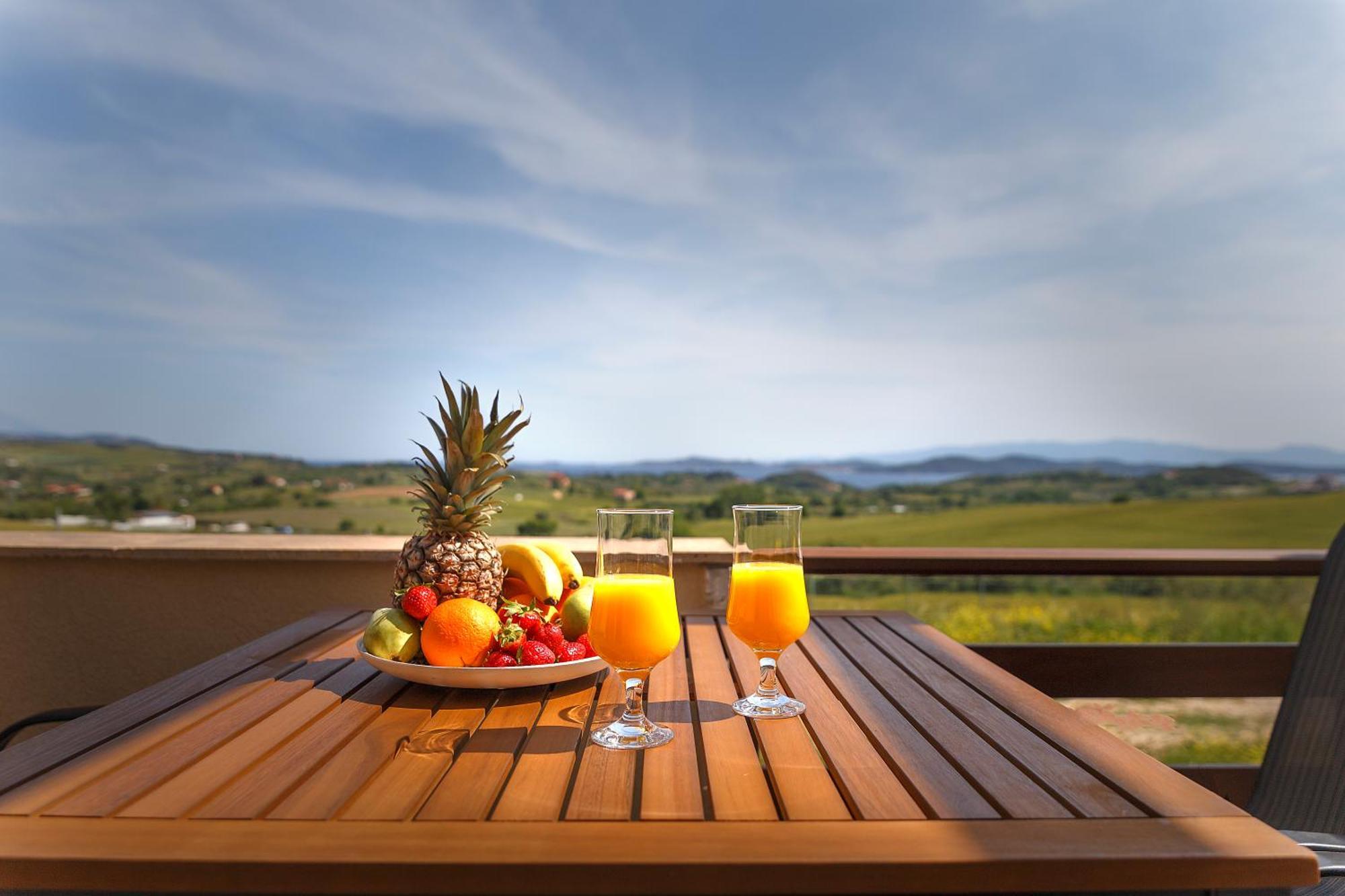 Petradi Luxury Apartment Nea Roda